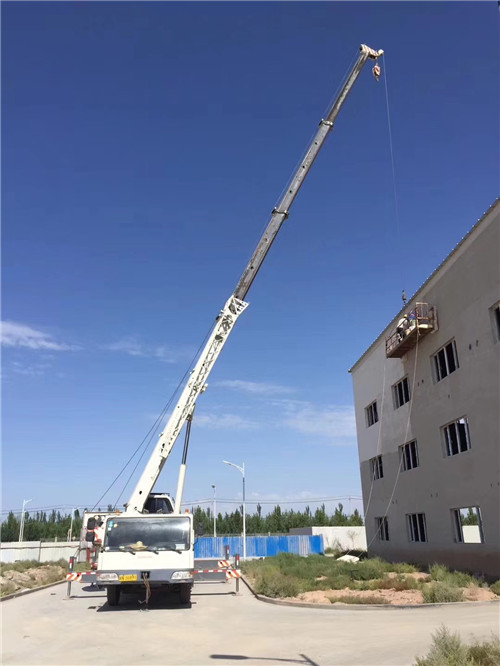 淮北市“轻装强干”—— 吊车的 “轻量化臂架” 技术